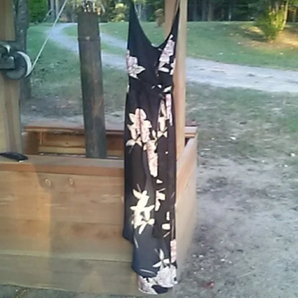 𝅺NWT- Urban Otfitters-  Floral Wrap Midi Dress - Picture 5 of 6